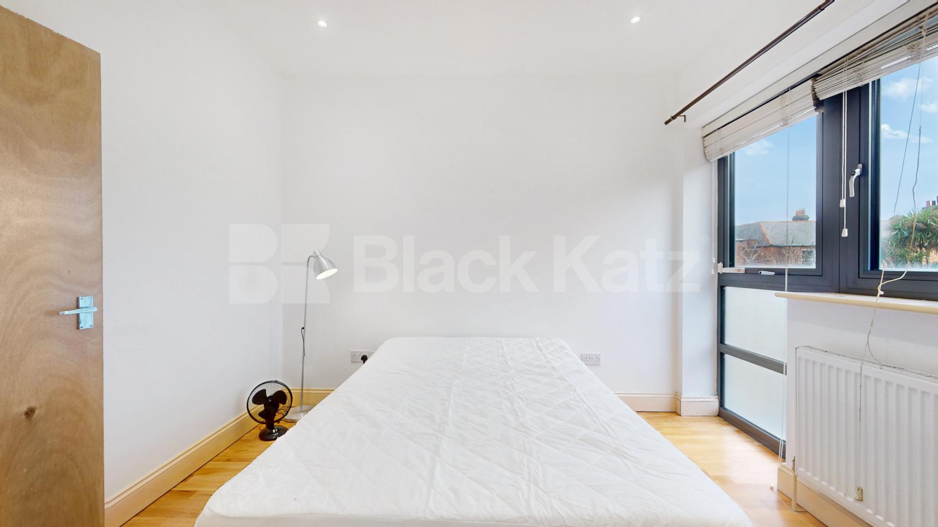 Modern & Spacious 1 bedroom property with communal Terrace Myddleton Road, Bounds Green